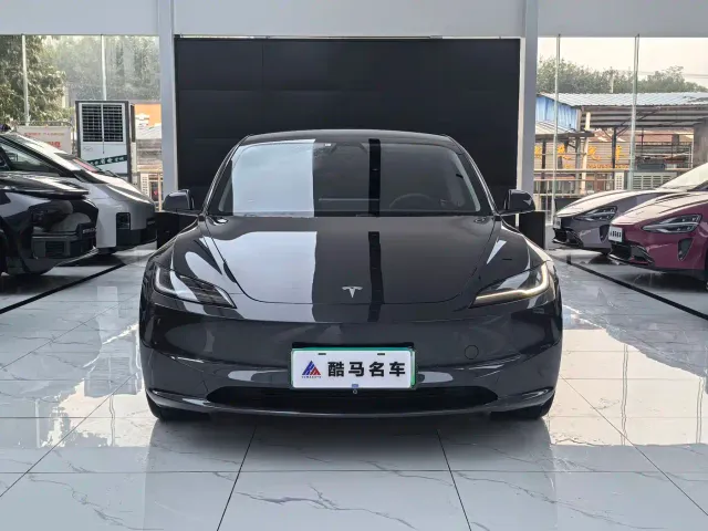 Tesla Model 3 — Фото автомобиля 2