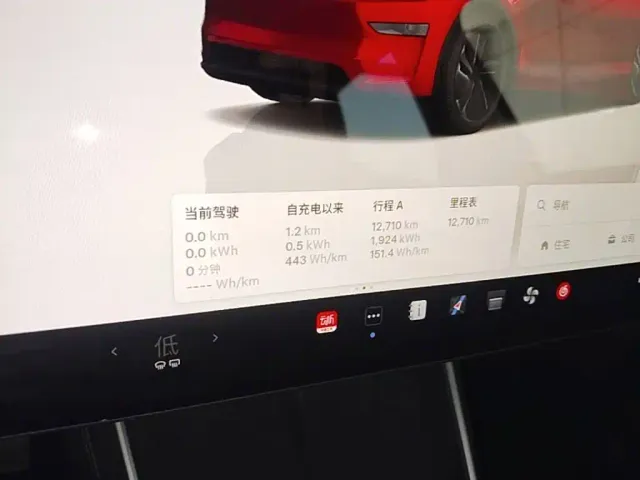 Tesla Model Y — Фото автомобиля 11