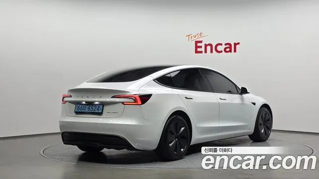 Tesla Model 3 — Фото автомобиля 2