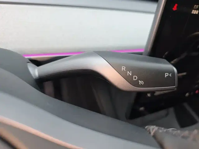 Tesla Model Y — Фото автомобиля 13