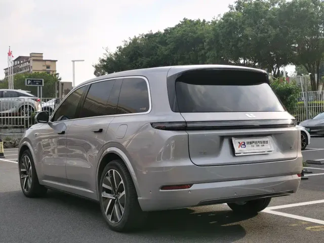 Li Auto L9 — Фото автомобиля 15