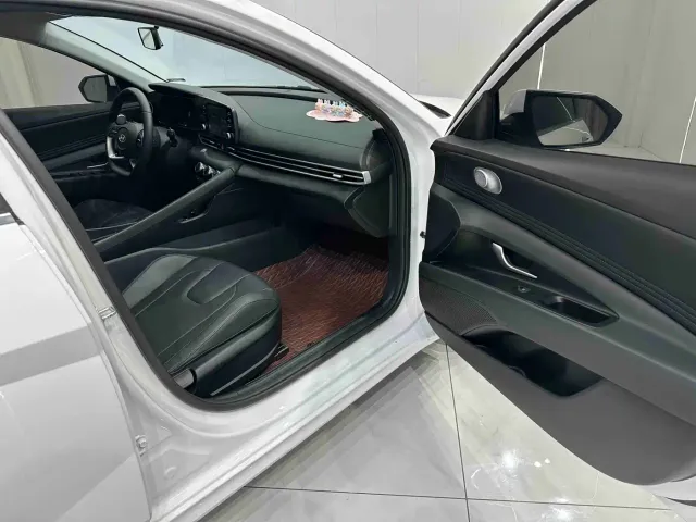 Hyundai Elantra — Фото автомобиля 18