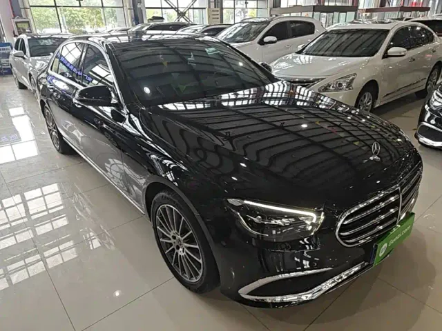 Mercedes-Benz E-Class — Фото автомобиля 3