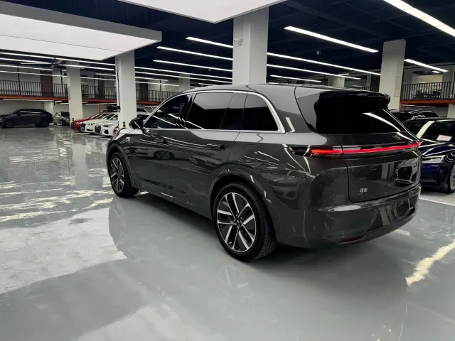 Li Auto L7 — Фото автомобиля 13