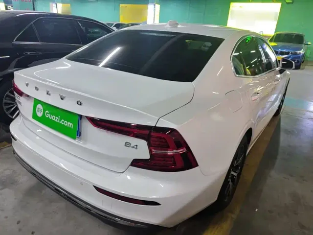 Volvo S60 — Фото автомобиля 6