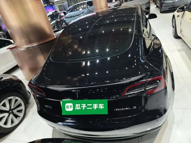 Tesla Model 3 — Фото автомобиля 5
