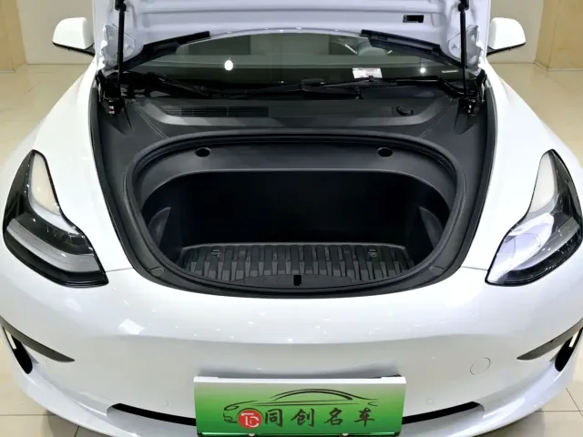 Tesla Model 3 — Фото автомобиля 22