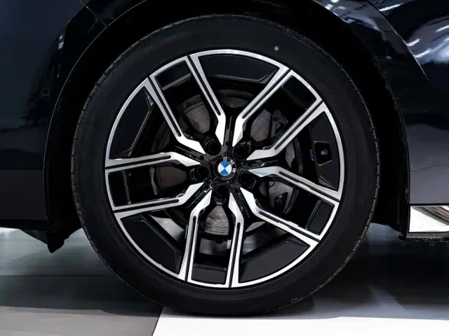 BMW 7 Series — Фото автомобиля 10