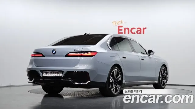 BMW 7 Series G70 — Фото автомобиля 2
