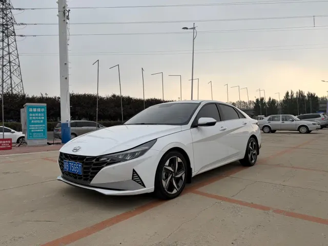 Фотография автомобиля — Hyundai Elantra