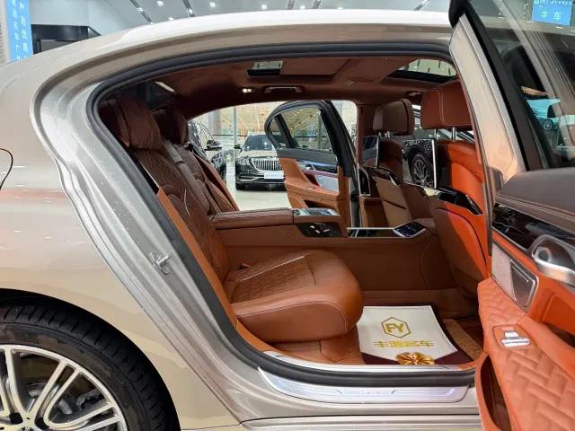 BMW 7 Series — Фото автомобиля 9