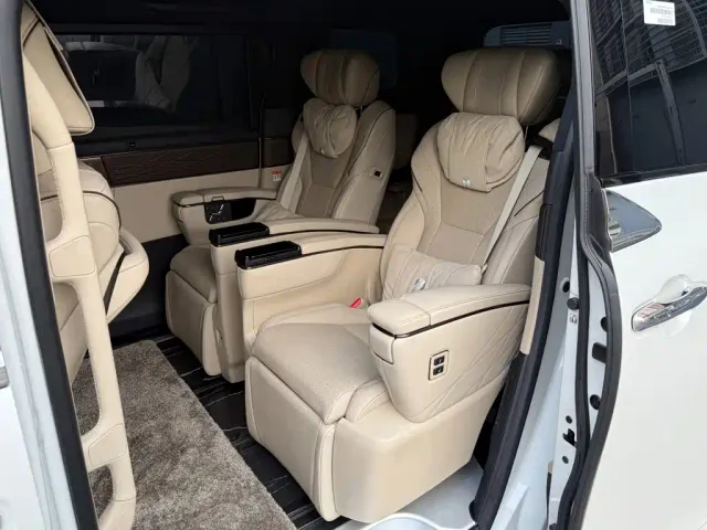 Toyota Alphard — Фото автомобиля 5