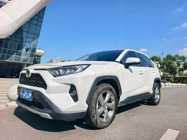 Фотография автомобиля — Toyota RAV4