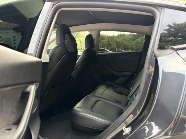 Tesla Model Y — Фото автомобиля 16