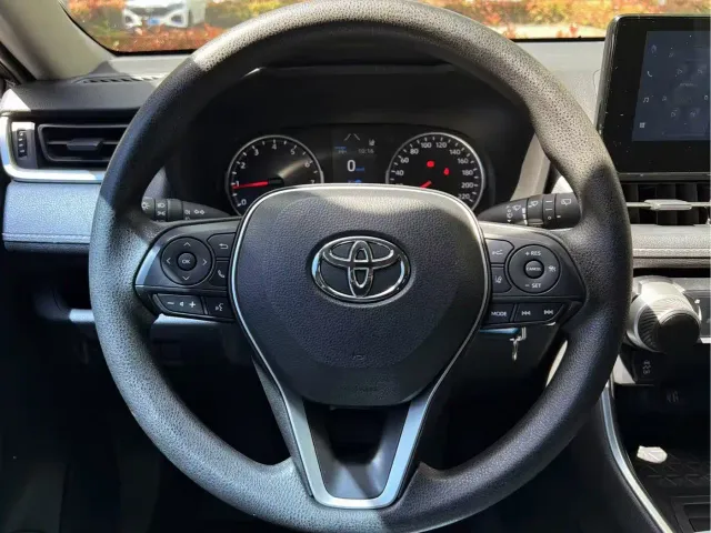 Toyota RAV4 — Фото автомобиля 13