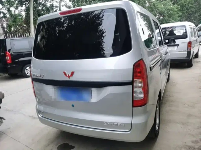 Wuling Hongguang V — Фото автомобиля 6