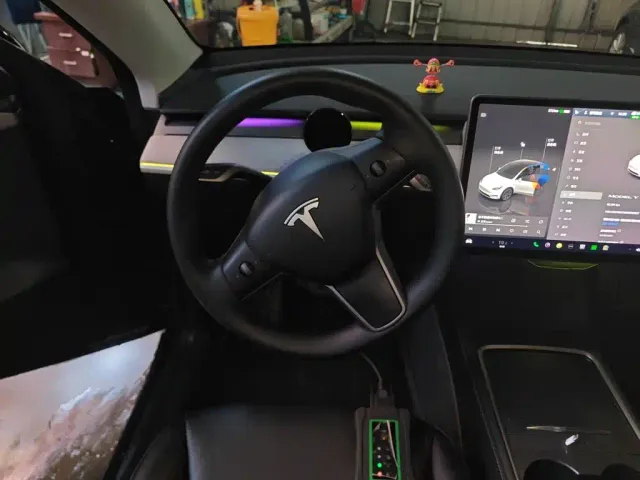 Tesla Model Y — Фото автомобиля 6