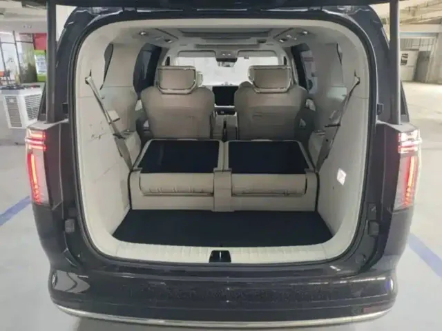 Volvo EM90 — Фото автомобиля 6