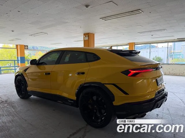 Lamborghini Urus — Фото автомобиля 4
