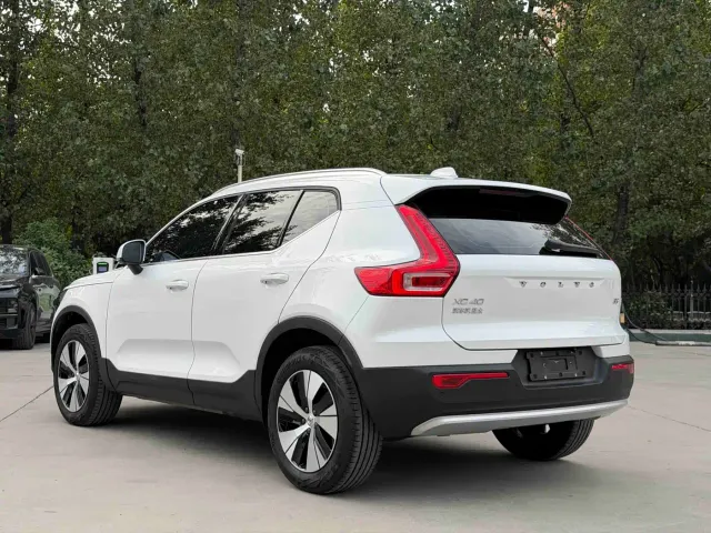 Volvo XC40 — Фото автомобиля 15