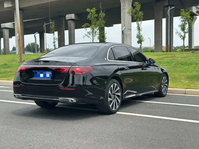 Mercedes-Benz E-Class — Фото автомобиля 7