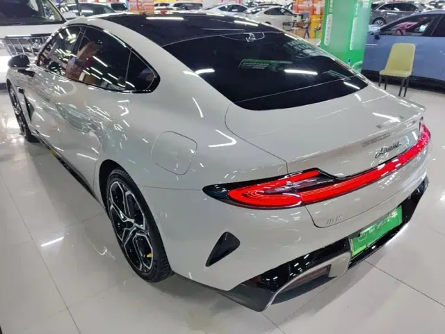 Xiaomi SU7 — Фото автомобиля 4