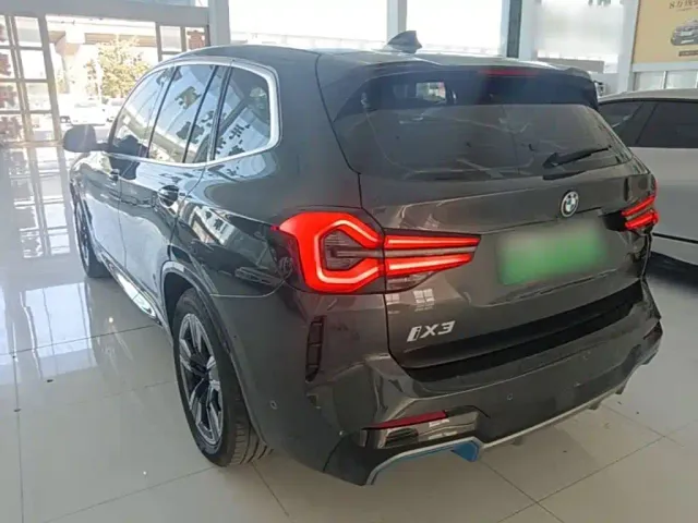 BMW iX3 — Фото автомобиля 4