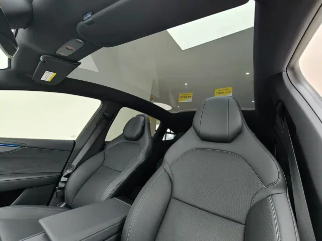Tesla Model Y L — Фото автомобиля 8