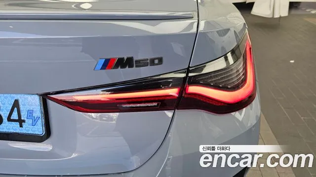 BMW i4 — Фото автомобиля 8