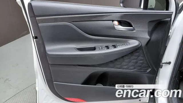 Hyundai Santafe Бензин 2.5T 2WD — Фото автомобиля 24
