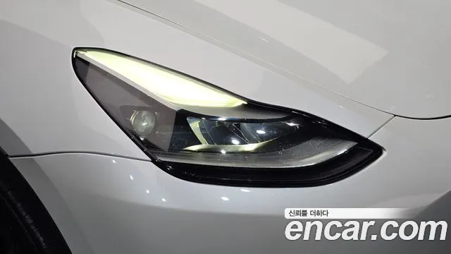 Tesla Model Y — Фото автомобиля 22