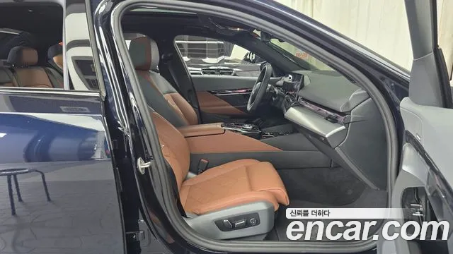BMW 5-Series 5 серия (G60) 530i xDrive M Sport — Фото автомобиля 24