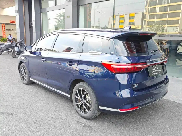 BYD Song MAX — Фото автомобиля 9
