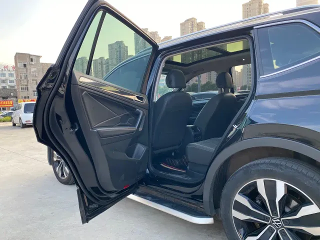 Volkswagen Tiguan L — Фото автомобиля 9