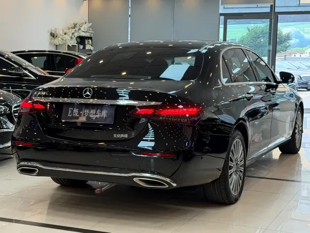 Mercedes-Benz E-Class — Фото автомобиля 19