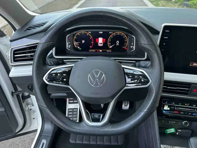 Volkswagen Tiguan L — Фото автомобиля 14
