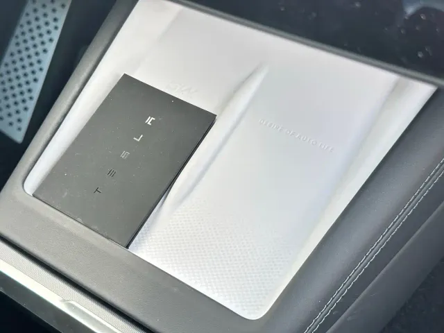 Tesla Model 3 — Фото автомобиля 11