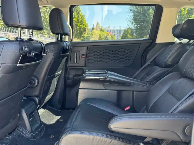 Honda Elysion — Фото автомобиля 5