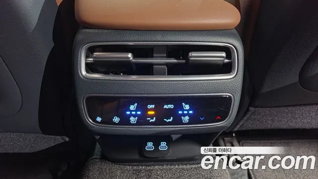 Genesis GV70 — Фото автомобиля 24