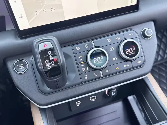 Land Rover Defender — Фото автомобиля 15