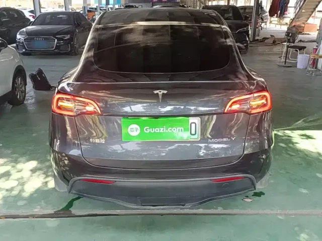 Tesla Model Y — Фото автомобиля 5