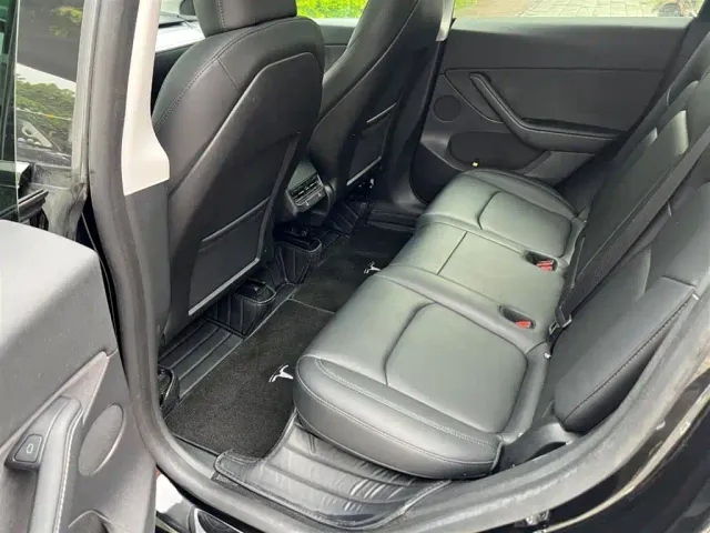 Tesla Model Y — Фото автомобиля 5