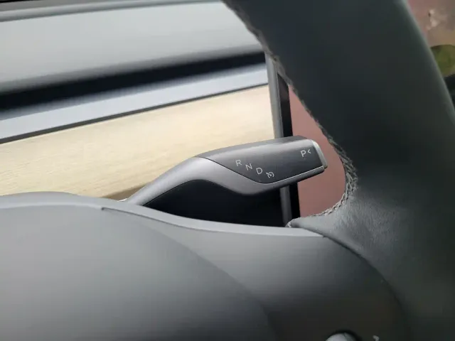 Tesla Model Y — Фото автомобиля 23
