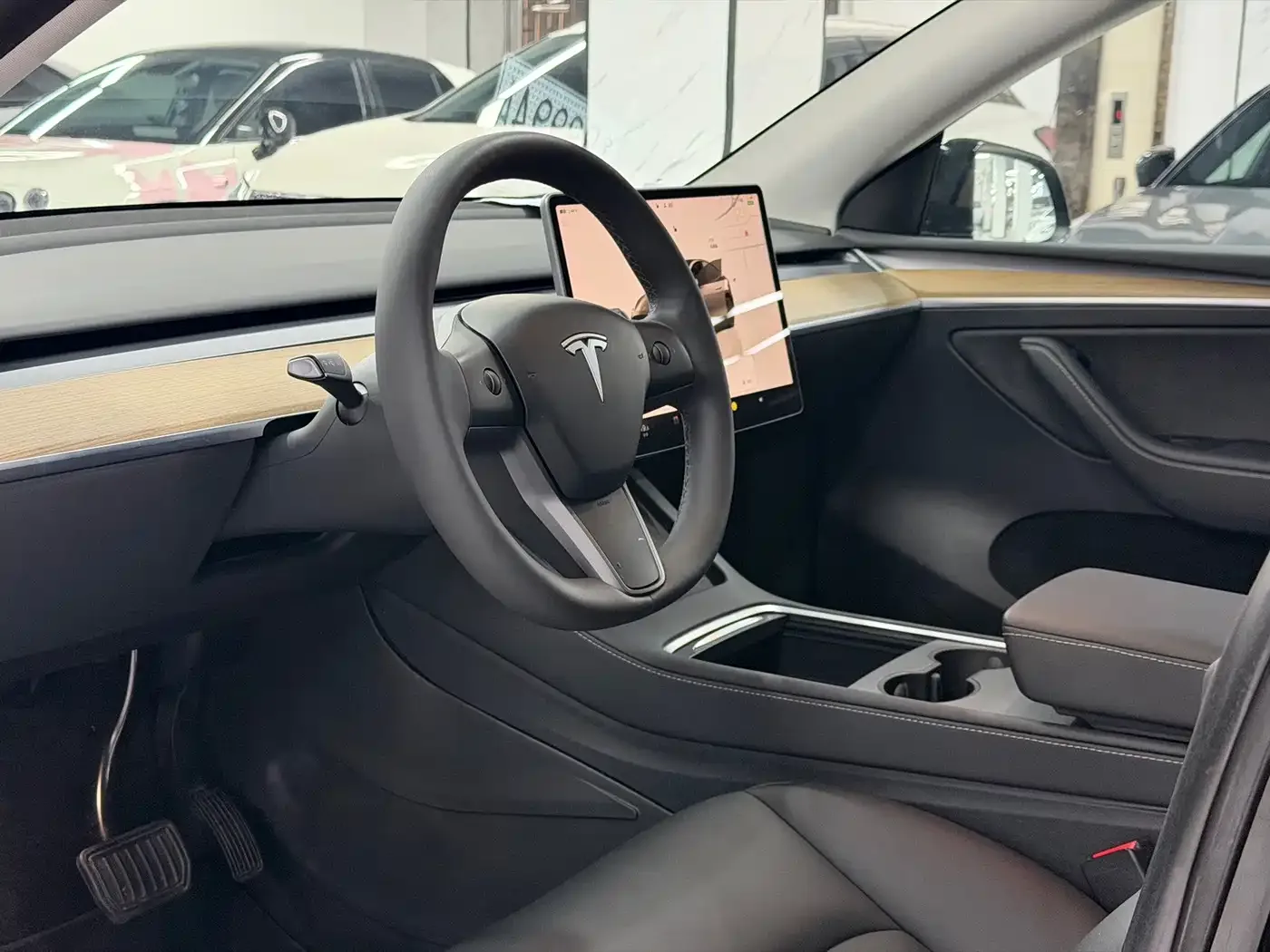 Tesla Model Y 2022 Rear-Wheel Drive Version — Фото автомобиля 8