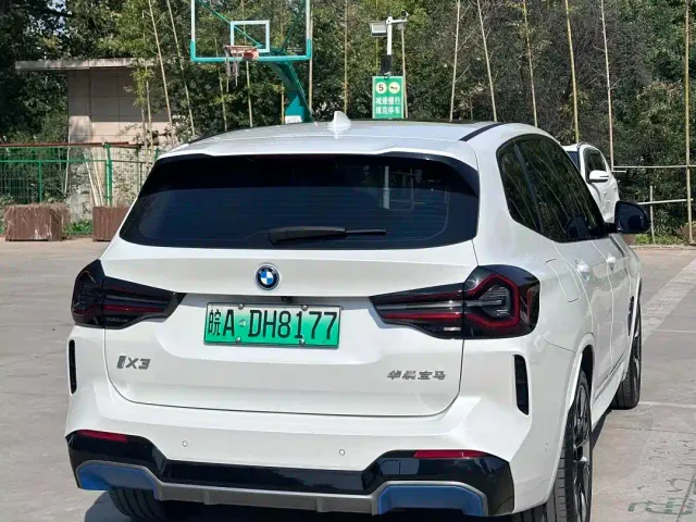 BMW iX3 — Фото автомобиля 14