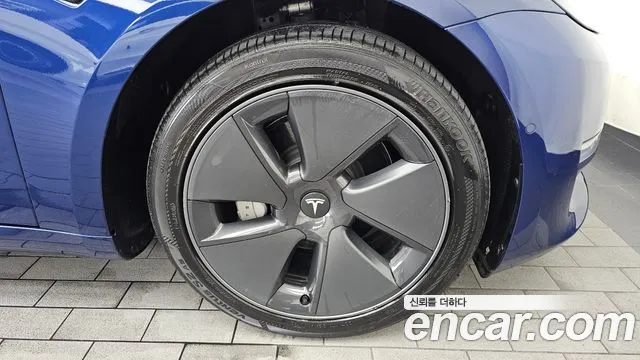 Tesla Model 3 — Фото автомобиля 17