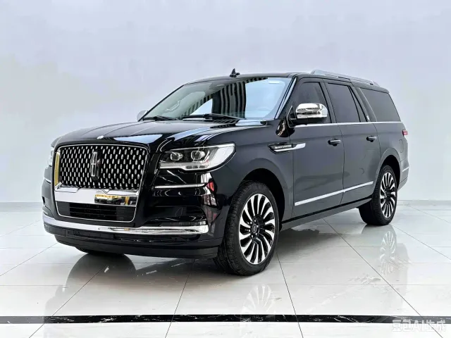 Lincoln Navigator — Фото автомобиля 4