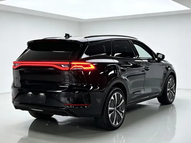 BYD Tang — Фото автомобиля 12