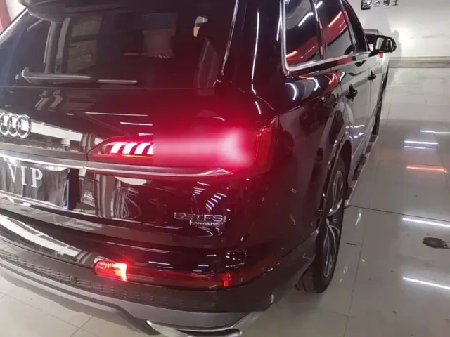 Audi Q7 — Фото автомобиля 7