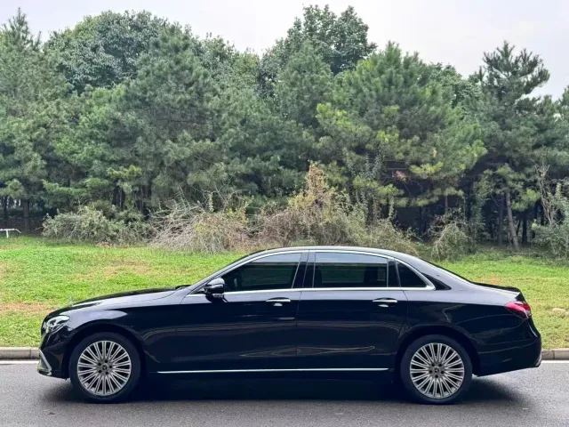 Mercedes-Benz E-Class — Фото автомобиля 3